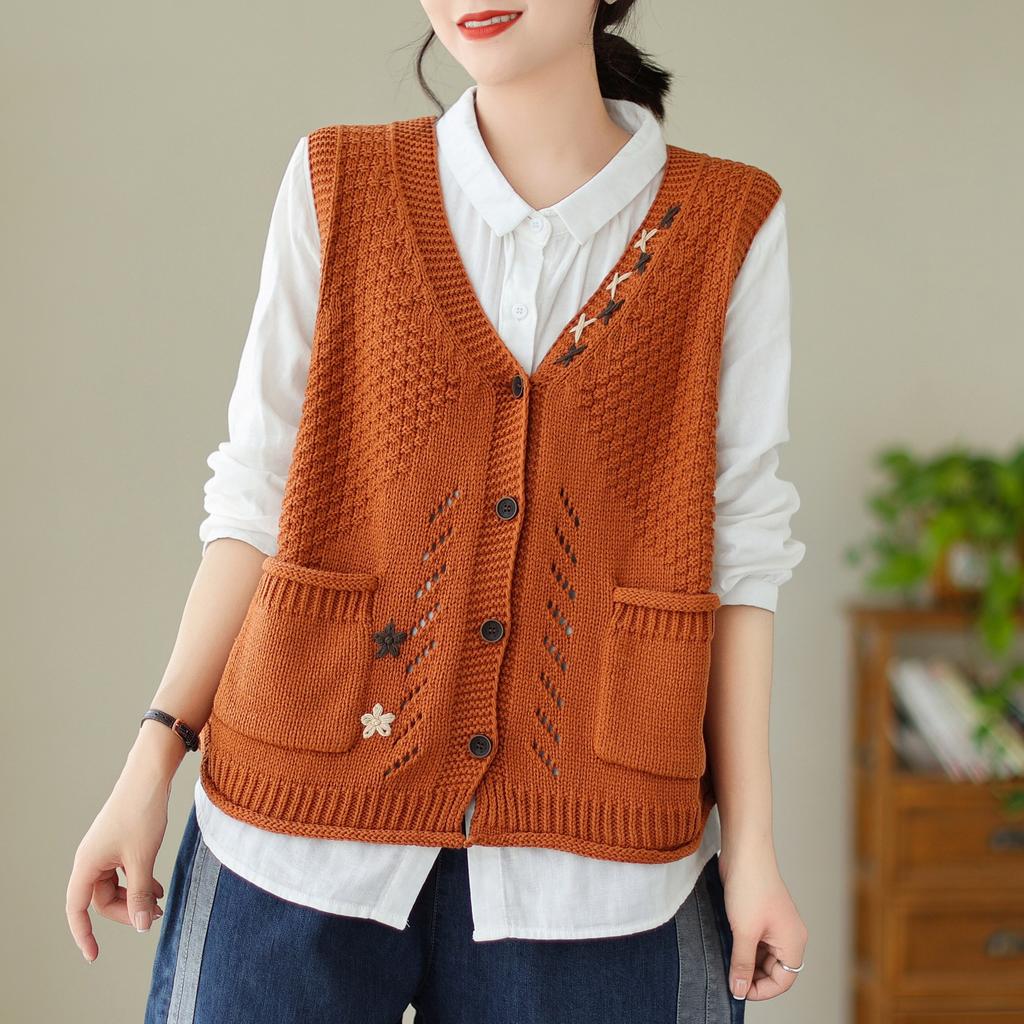 Spring/Summer New Retro Sleeveless Knitted Vest for Women with V-neck Hollow Knitted Cardigan Tank Top