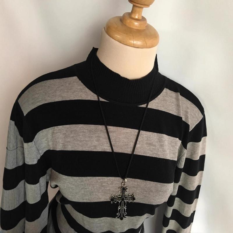 Europäischer und amerikanischer lässiger Pendel-Kontrast-Streifen-Dünnstrickpullover mit langen Ärmeln für Damen