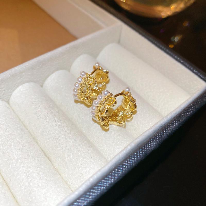 

Pearl Crown Lace Ear Buckles Vintage Court Earrings Niche Premium Temperament Commuter Earrings