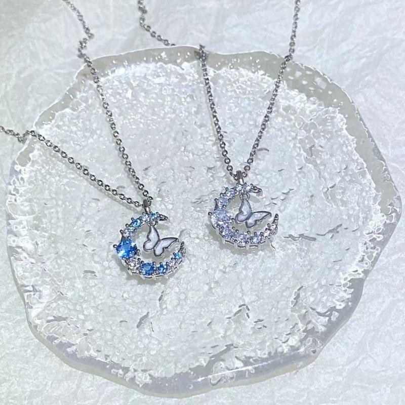 Butterfly Moon Necklace 1Pcs Korean Fashion Women Alloy Chain Cute Design Elegant Jewelry for Party and Daily Wear