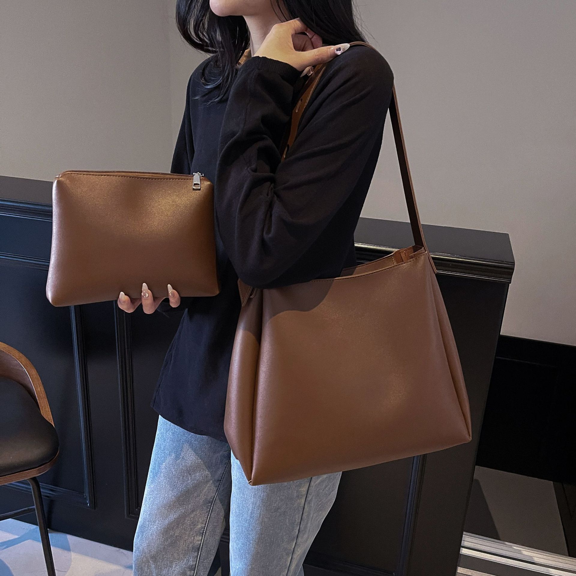 

Retro bag women s large capacity 2025 new spring and summer simple shoulder bag casual popular bucket bag