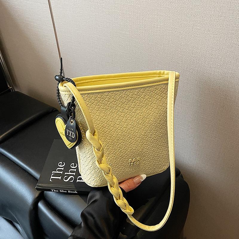 Summer Shoulder Small Bag Women's New Trend Fashion Bucket Bag Versatile Messenger Woven Bag