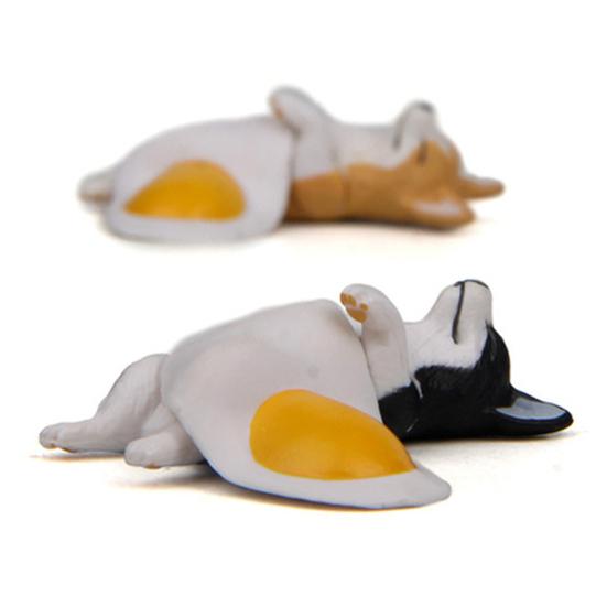 Decoração Fofa de Cão para Painel de Carro Mini Cão Dormindo com Colcha de Ovo Frito Ornamento para Mesa de Escritório Decoração de Interior de Carro