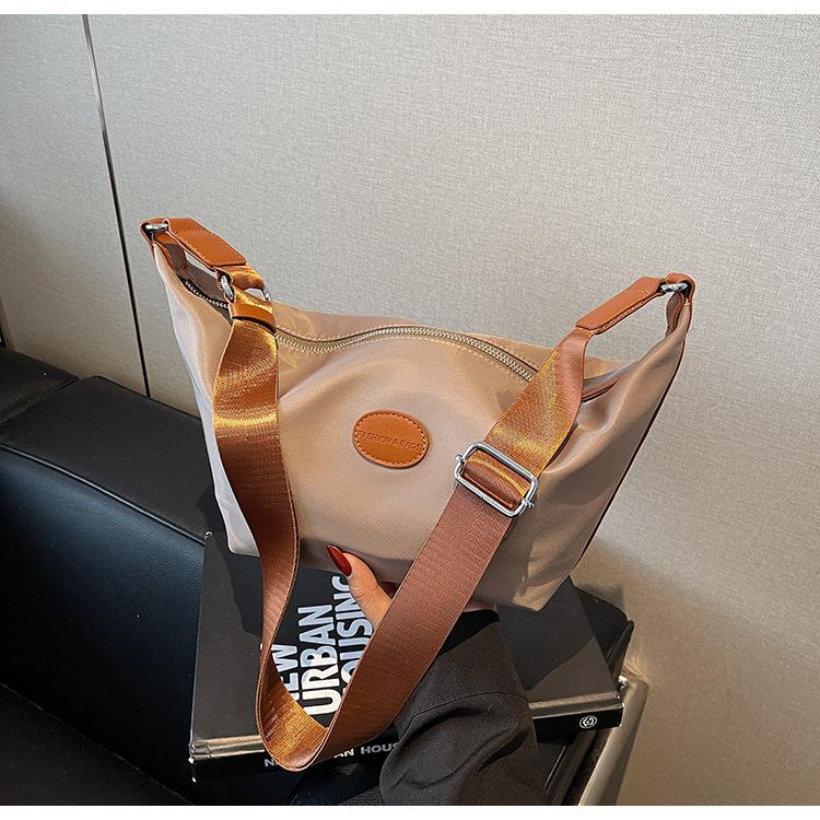 Stylish and simple Oxford cloth dumpling bag trendy texture messenger bag casual lazy shoulder bag