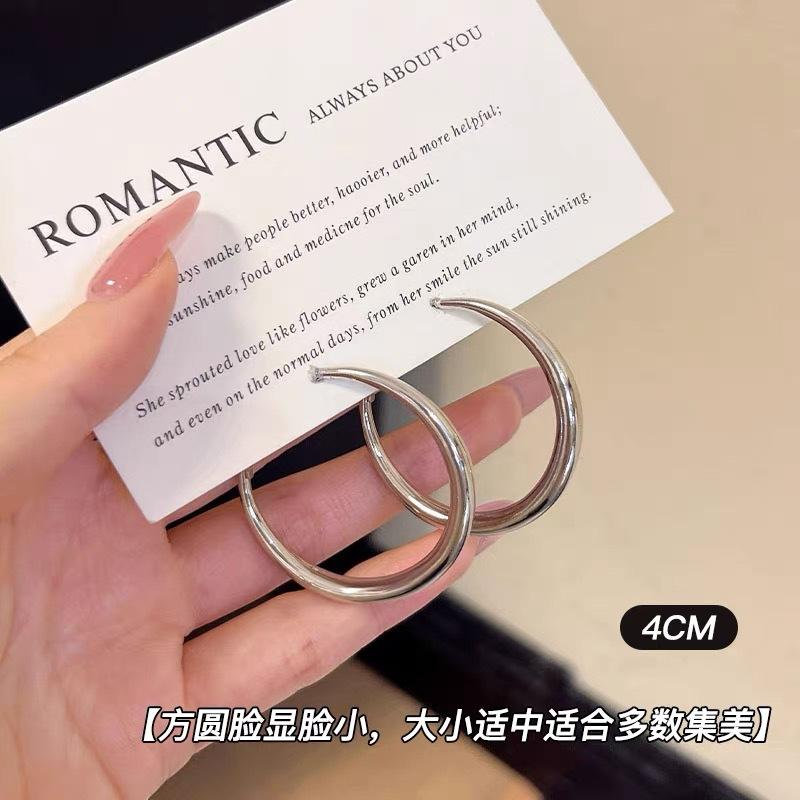 

New hot style silver earrings plain hoop earrings women s high-end light luxury niche temperament large hoop earrings