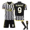 Ensemble Maillot d'Entraînement Sportif Juventus Domicile #9 VLAHOVIĆ 2023-24 avec Chaussettes Adolescents Enfants Adultes Kits de Football