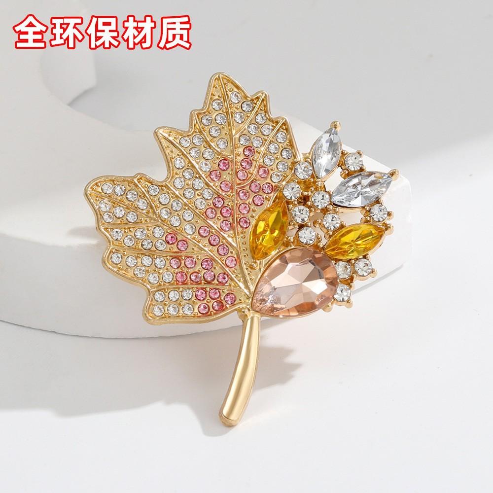 Heavy Industry Rhinestone Maple Leaf Brooch High-end Women's Exquisite Luxury High-end Niche Brooch Suit Coat Pin Accessories