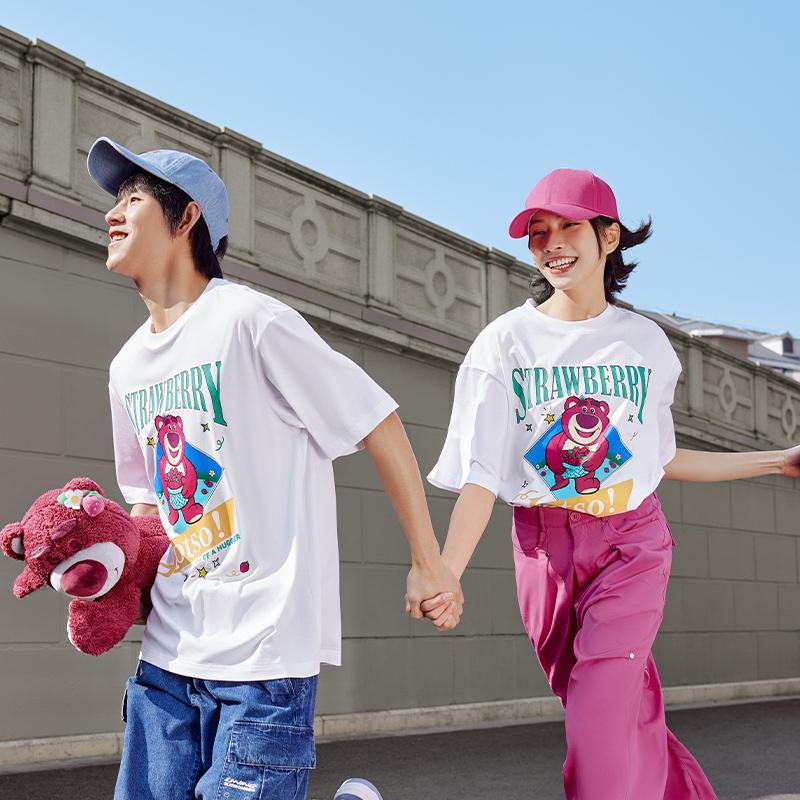 Lining X Disney Strawberry Bear Co-Branded Series Cartoon Print Round Neck Short-Sleeve Drop Shoulder T-Shirt Unisex Tops White AHSU663-1