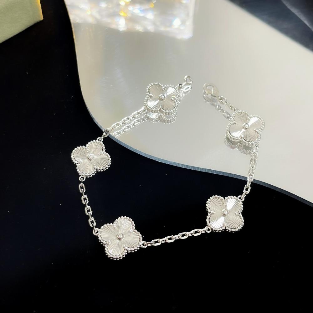 

Висока Версія Браслет Чотирилисник П ятиквітка Натуральний Фіолетовий Халцедон Лазерне CNC Різьблення 18K Не линяє Жіночий Браслет 925 silver