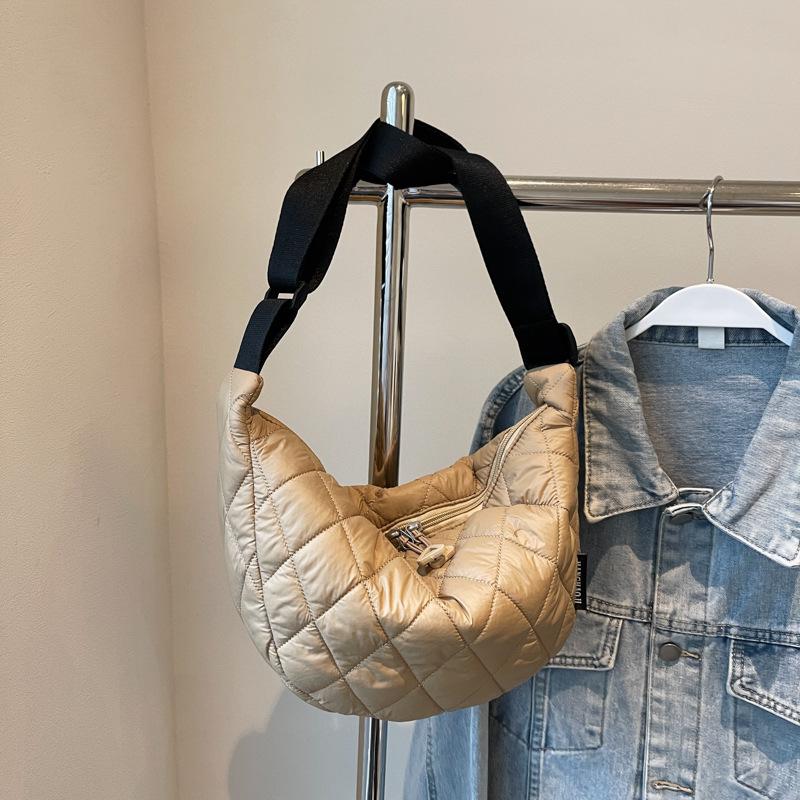 

Fashion sense bag women s large capacity 2025 new autumn and winter fashion niche simple shoulder messenger bag dumpling bag хаки