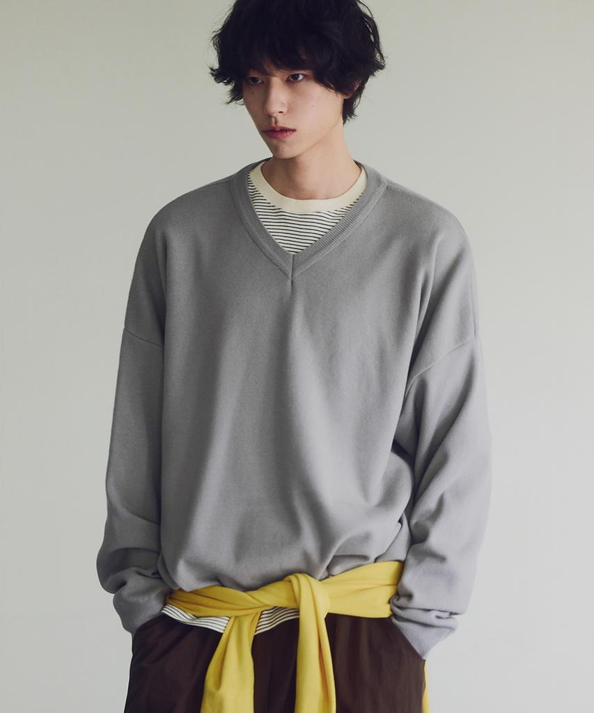 Nyuobeu Bangada V-Neck Knit Gray