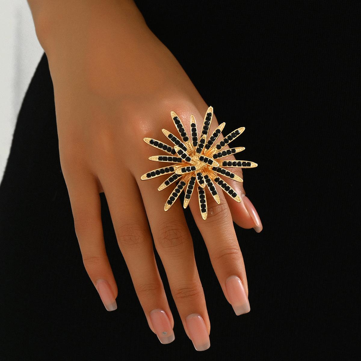 

Модные кольца для женских украшений