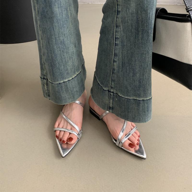 2026 New Fashion Slippers Women Sexy Flat Sandals Casual Ladies Sand Beach Slippers Elegant SpikeToe Outdoor Slippers