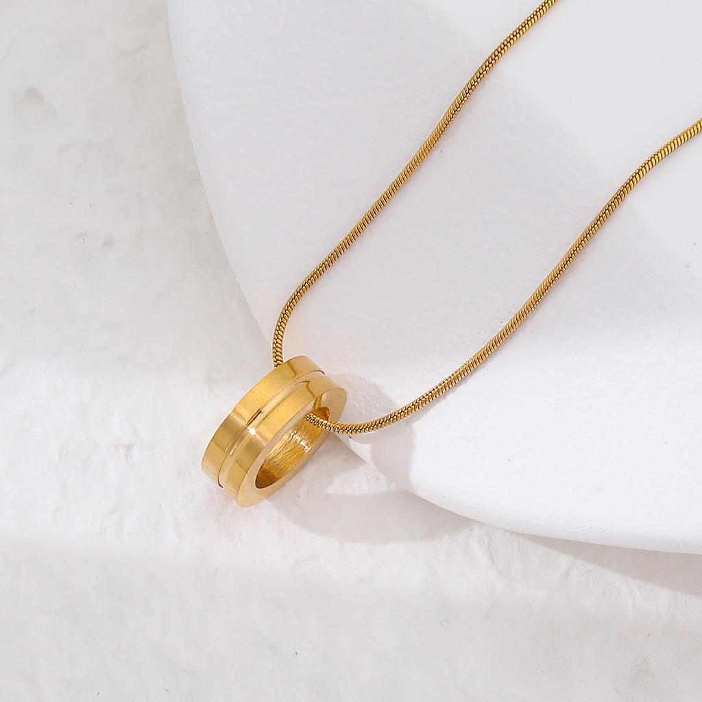 Hip-hop Personalized Rotatable Pendant Stainless Steel Plated 18K Gold Snake Chain Necklaces for Women