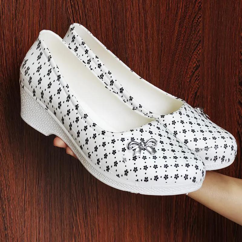 

WTEMPO женские весенне-летние туфли большого размера с цветочным принтом, повседневные мягкие рабочие туфли на низком толстом каблуке с противоскользящим покрытием 40 чёрный