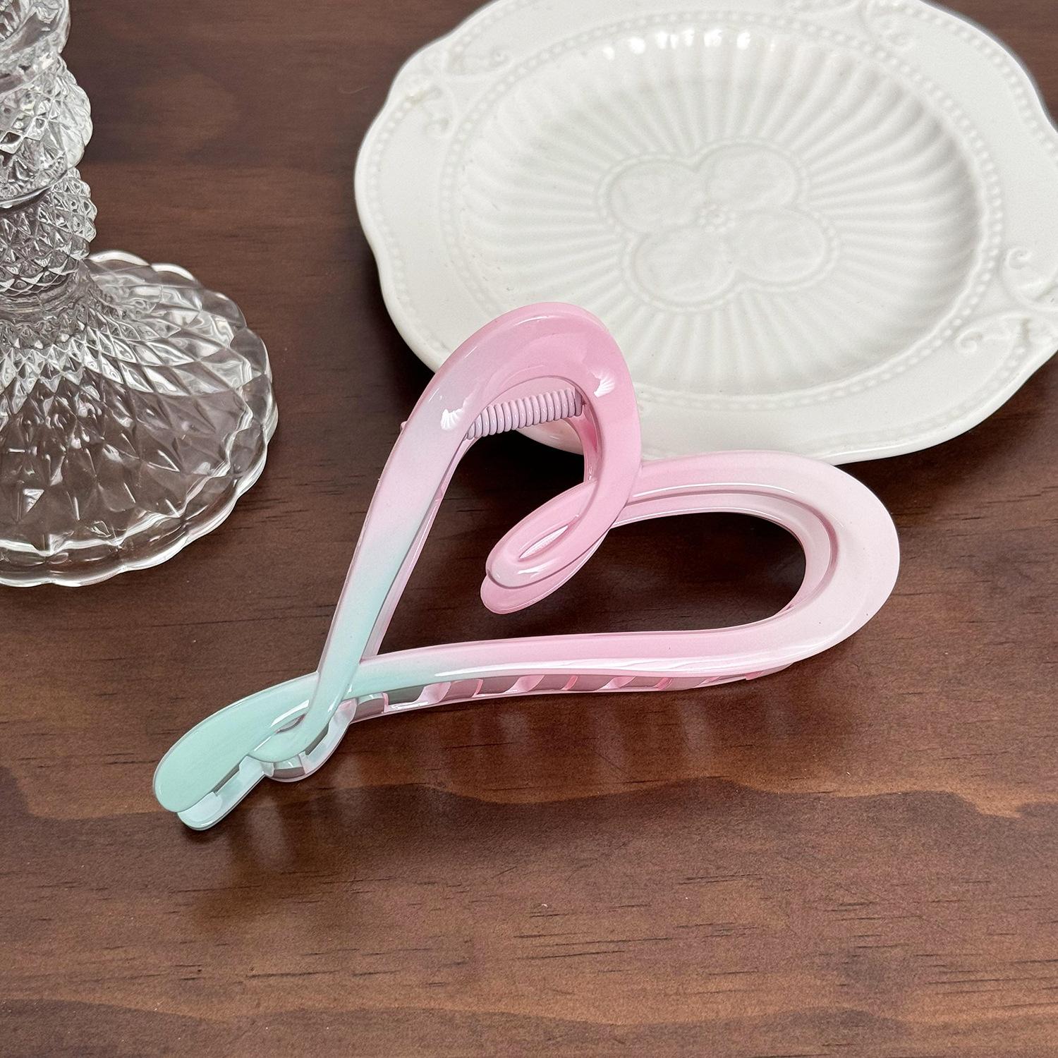 

Fashionable Hair Claw Clips In Stunning Gradient Colors For Elegant Summer Looks Heart Clip