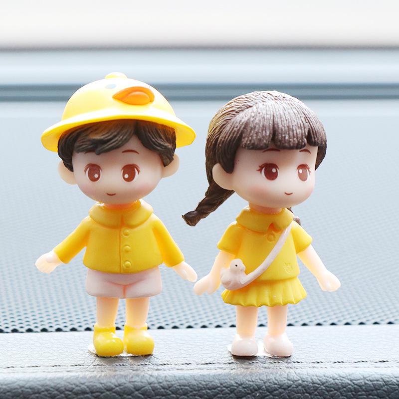 Cute Kissing Couple Dolls: Electric Car Interior Ornaments
