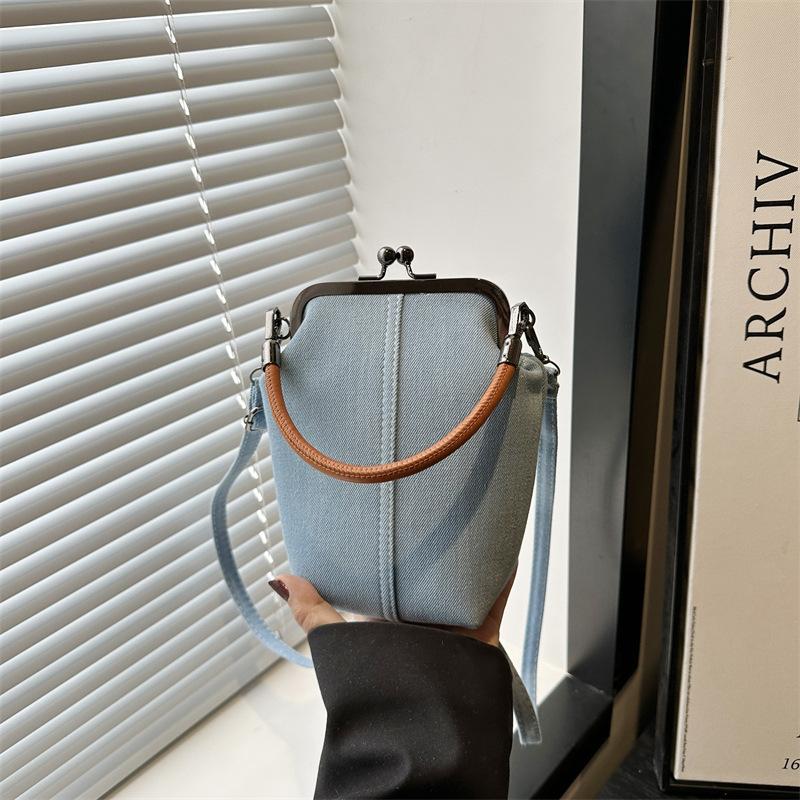 Niche design vertical mobile phone storage bag casual versatile portable shoulder messenger bag fresh summer bag