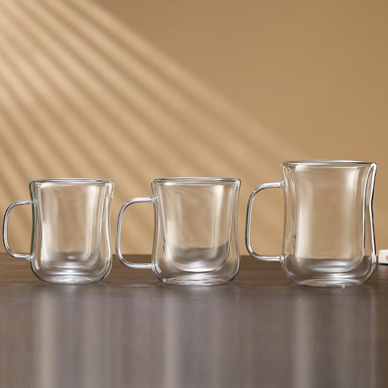 Doppelwandige Kaffeetasse aus Borosilikatglas, Hitzebeständig, Transparent, Schlanker Griff, Auf Lager für den Heimgebrauch.