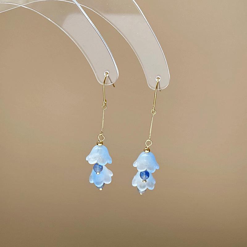 Vintage Quastenohrringe aus Silbernadel: Elegantes Wassertropfendesign mit einem Retro-literarischen Touch