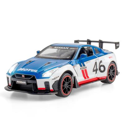 Modello di auto pressofuso Nissan GTR in scala 1/24, veicolo giocattolo da tirare indietro con suono e luce per bambini, ragazzi, ragazze, collezione regalo