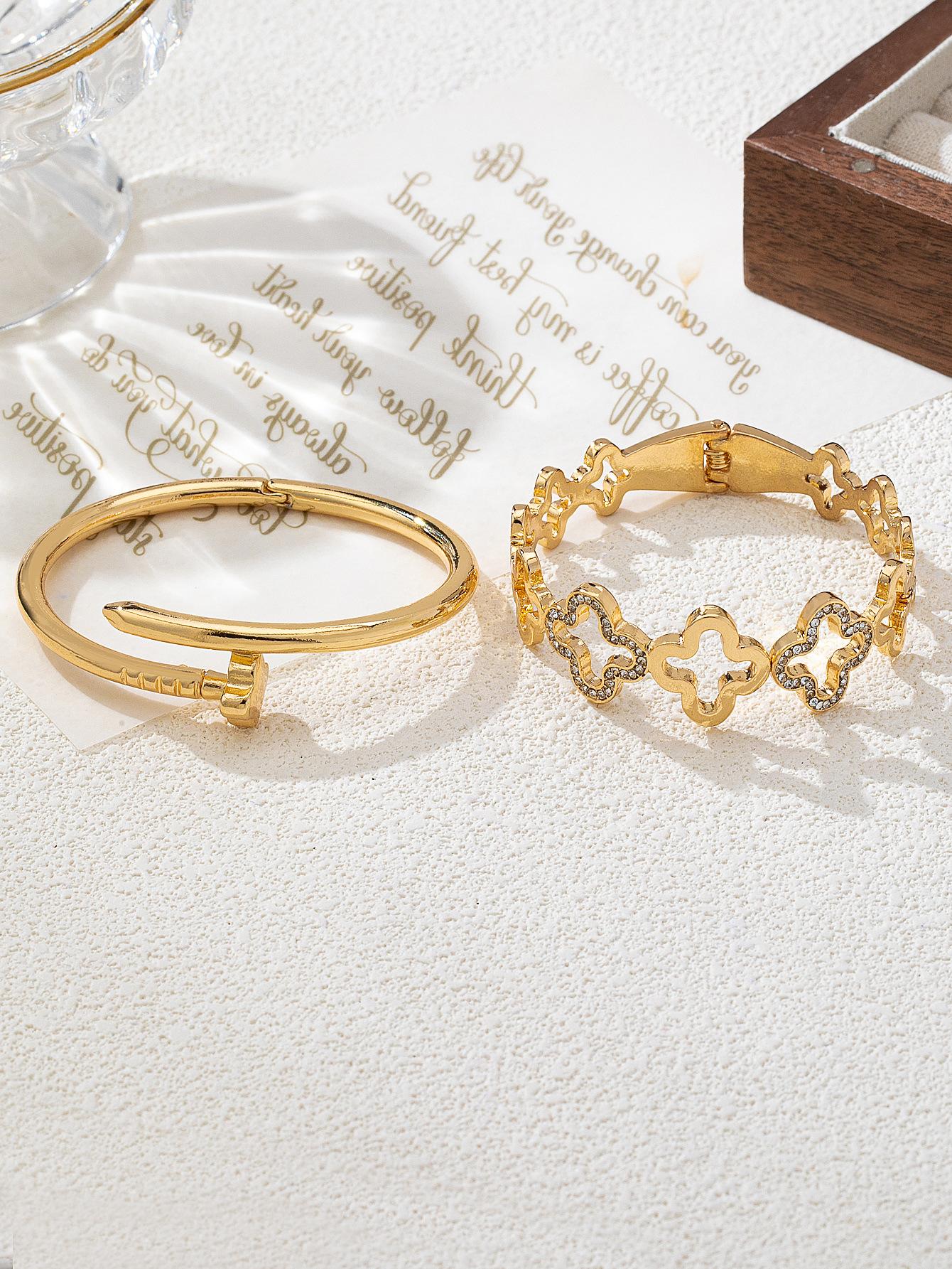 Elegant And Versatile Simple Hollow Four-Leaf Clover Nail Inlaid Zircon Bracelet Set Female