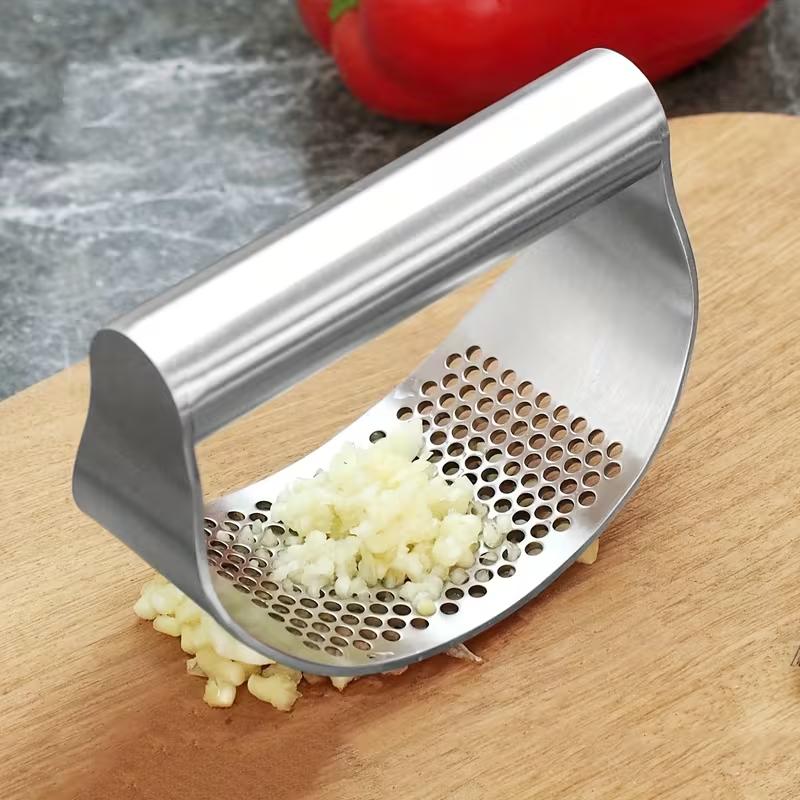 Stainless Steel Garlic Press Manual Garlic Crusher Ergonomic Handle Kitchen Tool for Easy Garlic Mincing Cooking Essentials