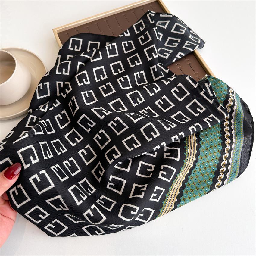 Korean Version of Elegant and Fashionable Silk Scarves, Thin Small Square Scarves, Versatile Herringbone Pattern Headscarves, Imitation Velvet Shawls,
