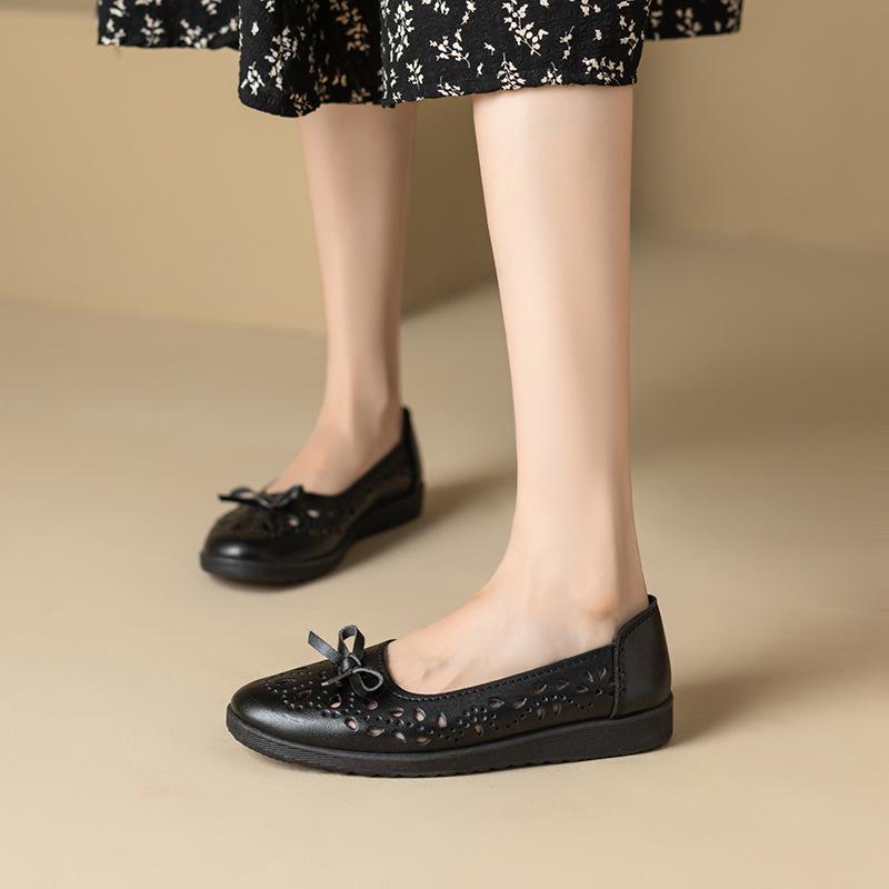 Mom Shoes Single Shoes Middle-aged and Elderly Women's Shoes Middle-aged New Flat-soled Leather Shoes Spring and Autumn Elderly Pedal Spring