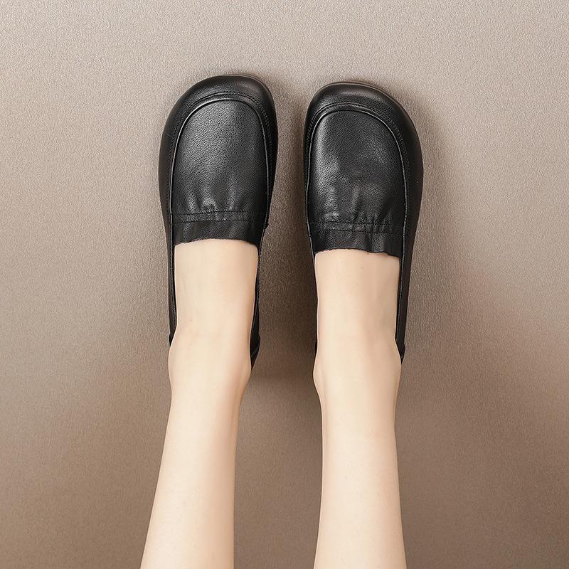Spring new shallow wear-resistant leather casual flat-soled mother shoes comfortable medium and old women's shoes