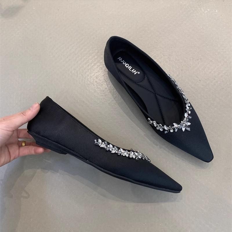 Pointed inner height increase single shoes children's 2025 spring Korean version Xiaoxiangfeng shallow mouth rhinestone soft leather thick sole Doud