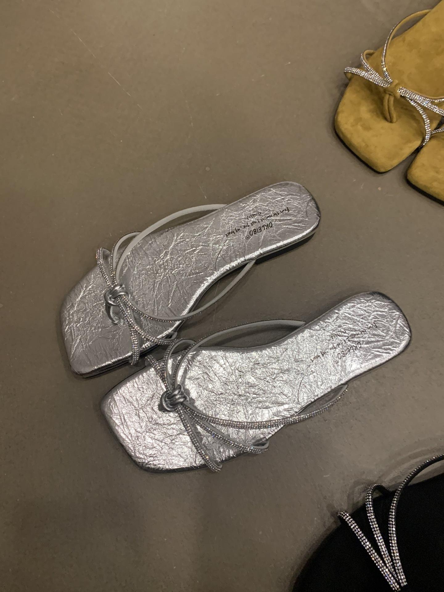 

French flat-bottomed flip-flops fairy shoes wear 2025 new summer beach sandals silver sandals 35