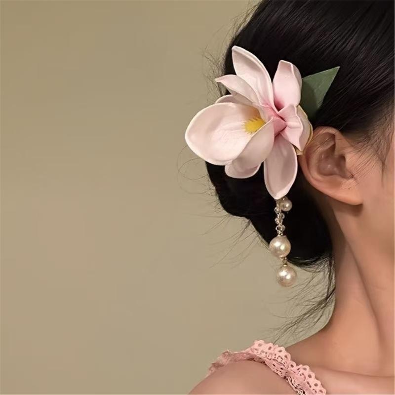 Elegant Magnolia Flower Hair Clip With Pearls Chain Fashion Resin Hair Styling Accessory For Women Girls Daily Wear