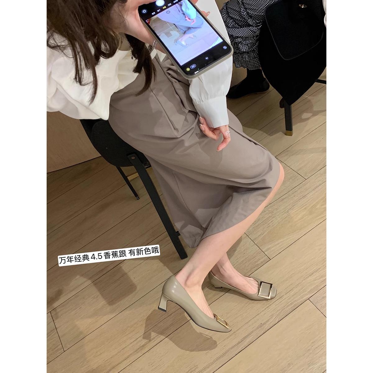 

Grape mother studiolee 10,000 years classic~ new color temperament square head commuting light mouth square buckle banana heel single shoes 35 синий