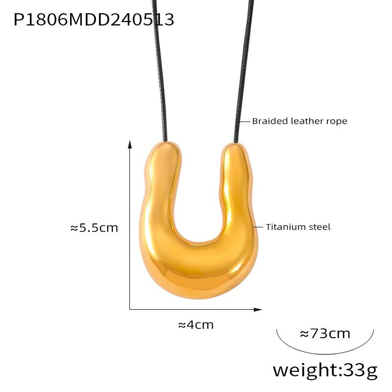 Women's Black Horseshoe Leather Cord Pendant Necklace - Titanium Steel, Fashionable & Versatile