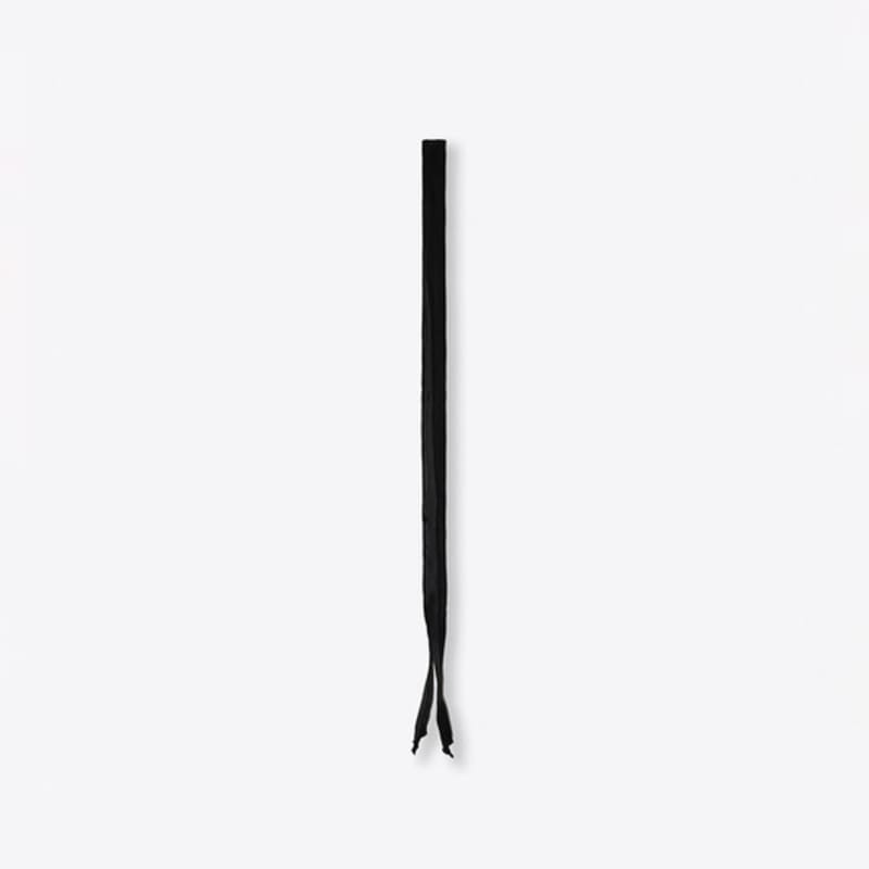 EAN JO NARROW WRINKLE LONG SCARF IN SILK SATIN (black)
