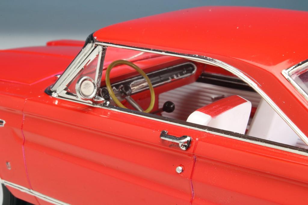 Mobius Model 1965 Mercury Comet Cyclone Plastic Model 1/25