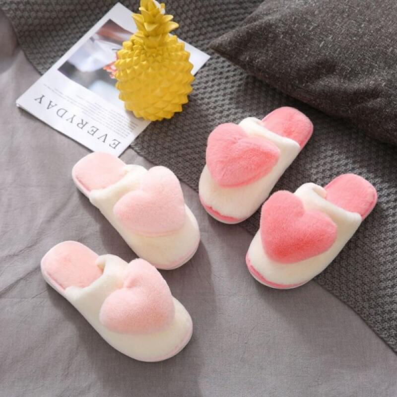 

Cute heart-shaped indoor slippers M