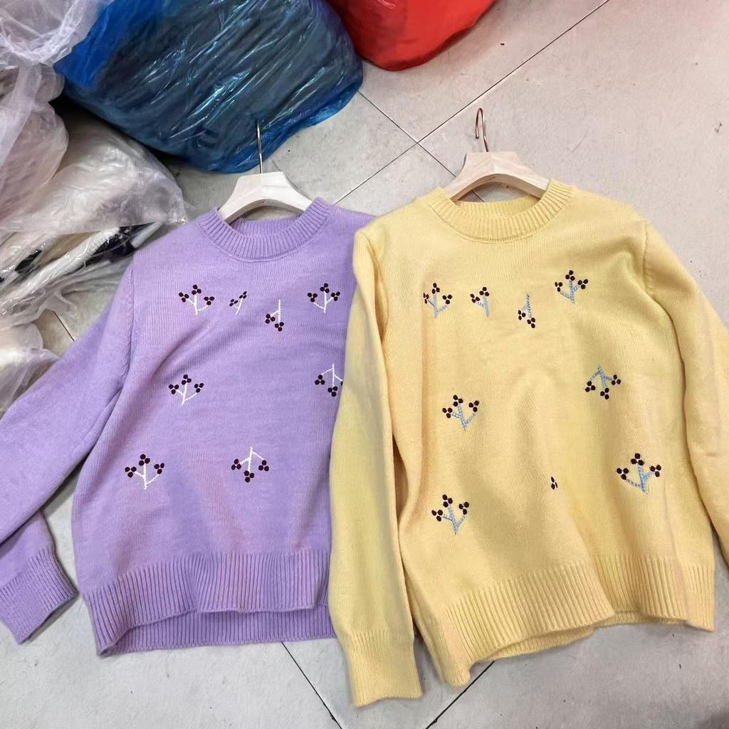 Korean Lazy Fit Petite Women's Retro Embroidered Sweater - Round Neck, Long Sleeve, Autumn/Winter