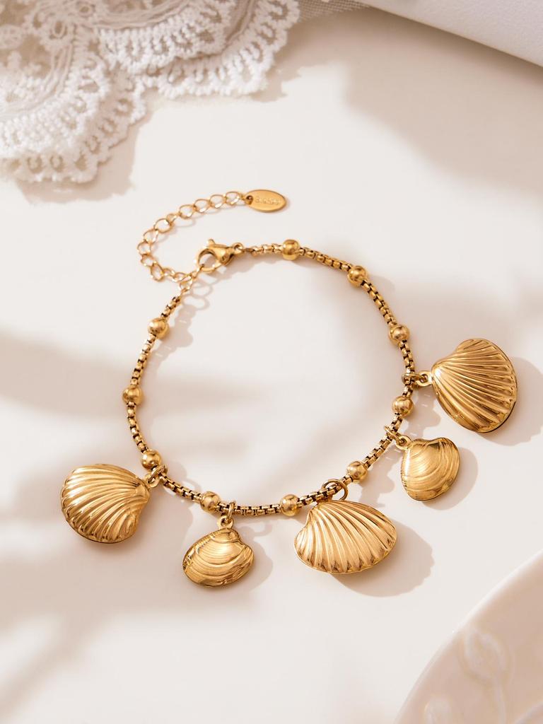 Qiong Yao Ocean-Style Shell & Fish Pendant Bracelet with 18k Gold PVD Plating
