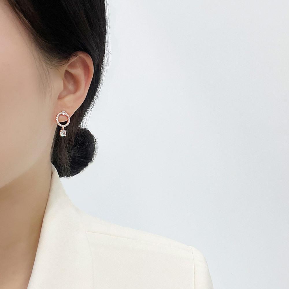 Dieuamour 14K Gold Pin Rev Mini Earrings