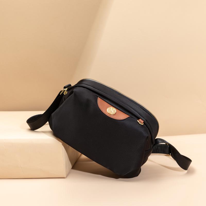 Manufacturer's In-stock Small Women's Bag, New Trendy Oxford Cloth Bag, Lightweight and Simple Shoulder Bag for Middle-aged Women