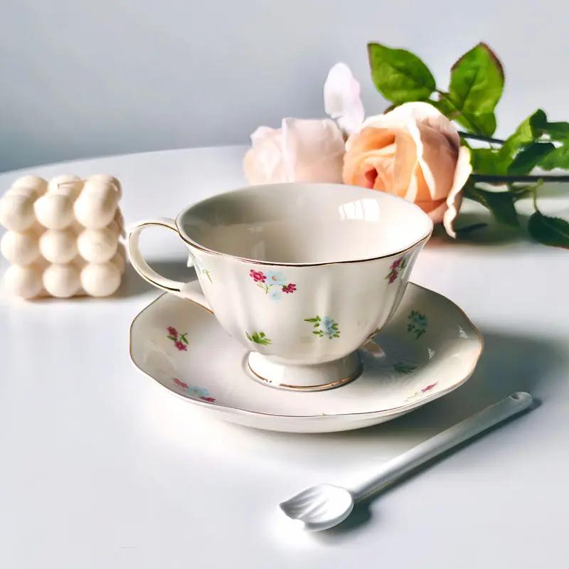 250ML Design Luxueux Sens du Haut de Gamme Tasses à Café Françaises Niche Exquis Ensemble Fait Main Ensemble Tasse et Soucoupe Européens Boîte Cadeau