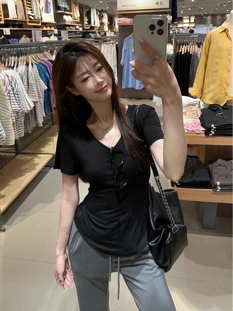 2025 Summer Chic Solid Color Slim Fit V-Neck T-Shirt for Women