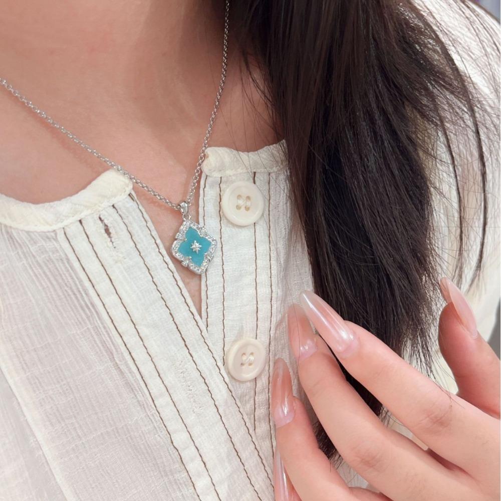 Four-leaf Clover Necklace Bracelet and Earring Set – A Sophisticated and Luxurious Women's Jewelry Set