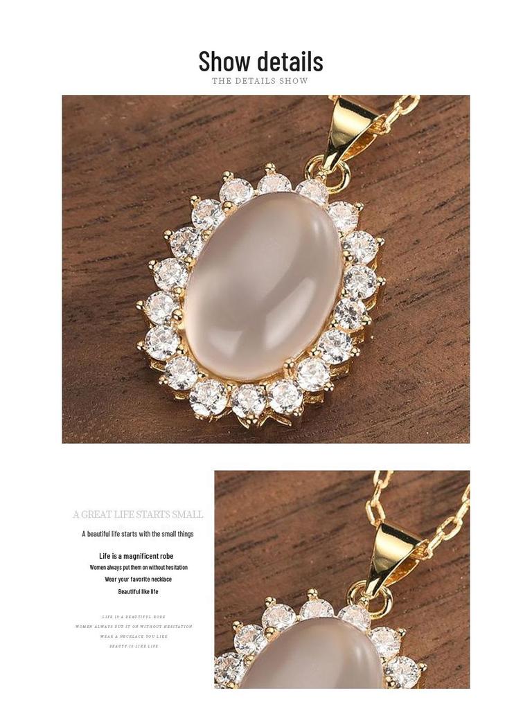 Elegantní náhrdelník ve stylu Lady Di s plným osazením diamanty a bílou nefritovou intarzií - Módní, všestranný a luxusní.