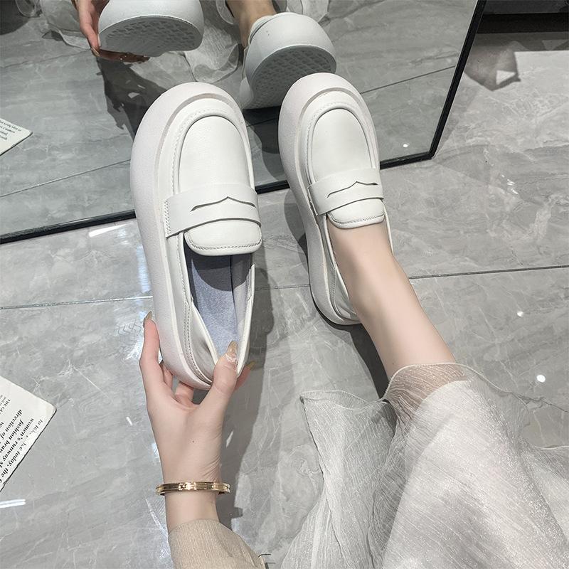 

Весенние туфли медсестры женские мягкие подошвы не устают, нескользящие и дышащие 2025 новые плоские подошвы и одна педаль маленькие белые одинарные туфли женские 40 белый