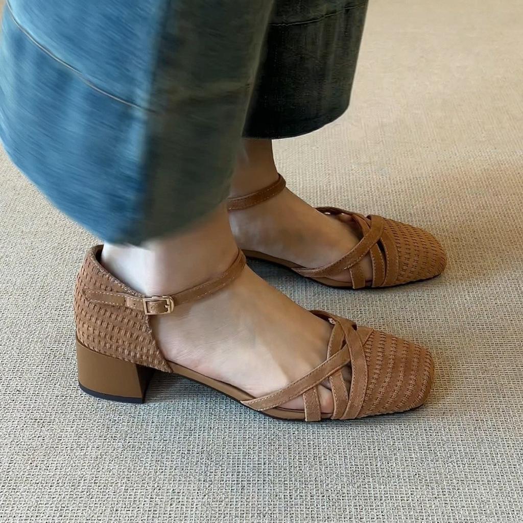 Retro styl niche čtvercový podpatek tkané duté prodyšné slovo s tlustým podpatkem hlava tašky sandály