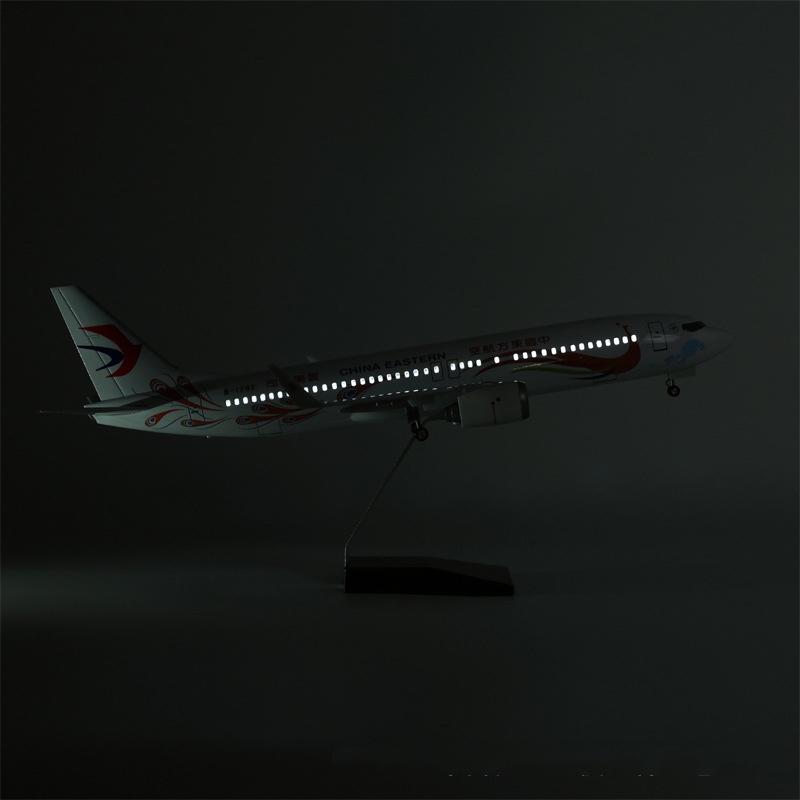 Aircraft Diecast Airplane 47cm B737-800 China Eastern Airlines Yunnan Peacock Sound-Activated Light With Wheels Collectible Toy