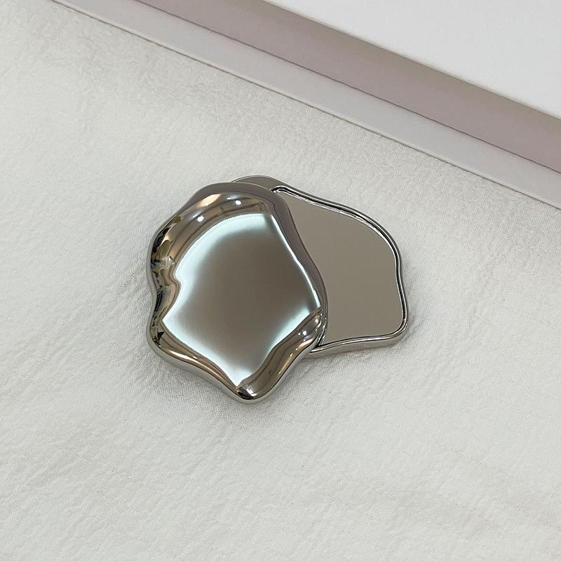 Handspiegel in Herzform, Mini Unzerbrechlicher Tragbarer Doppelseitiger Kleiner Spiegel, Niedlicher und Faltbarer Make-up-Korrekturspiegel